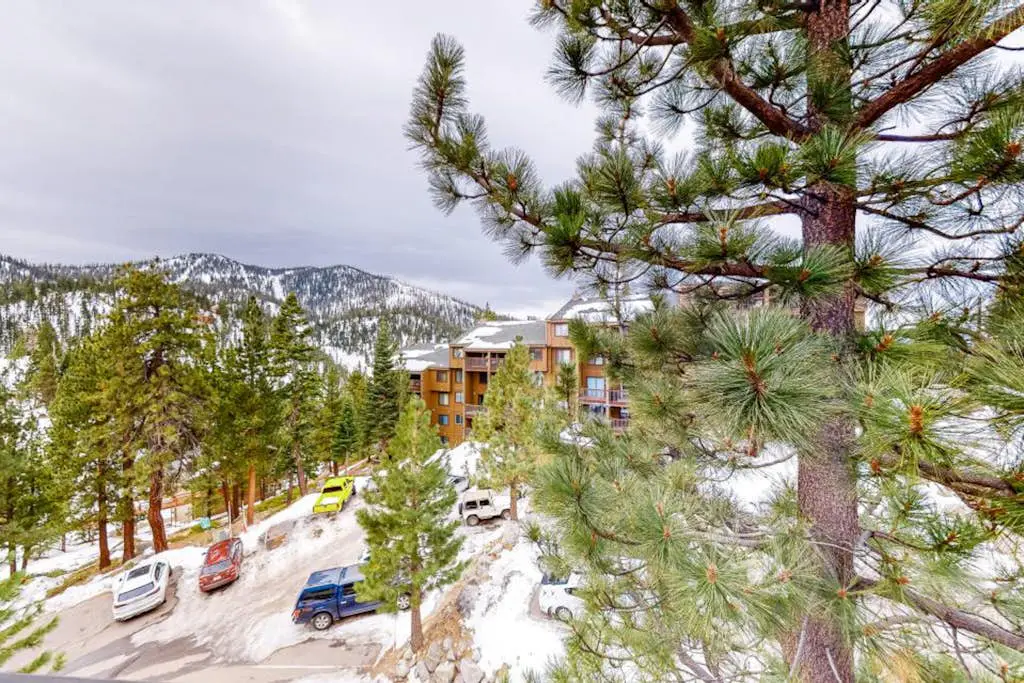 Updated Condo with Lake Views, Heated Floors, Soaking Tub, Pool & Spa Access