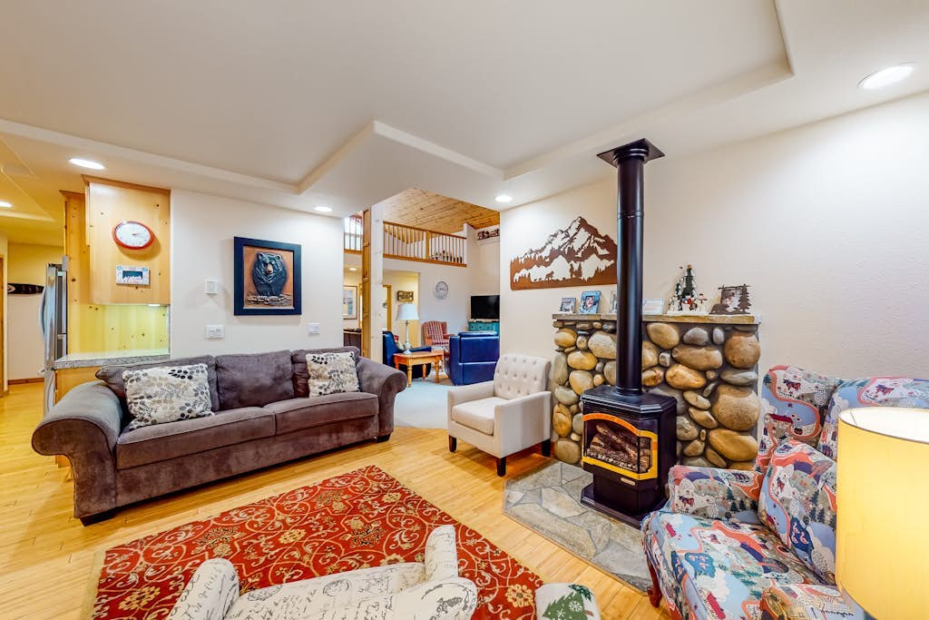 Mountain Home with Access to Shared Pool, Hot Tub, Sauna, & Tennis