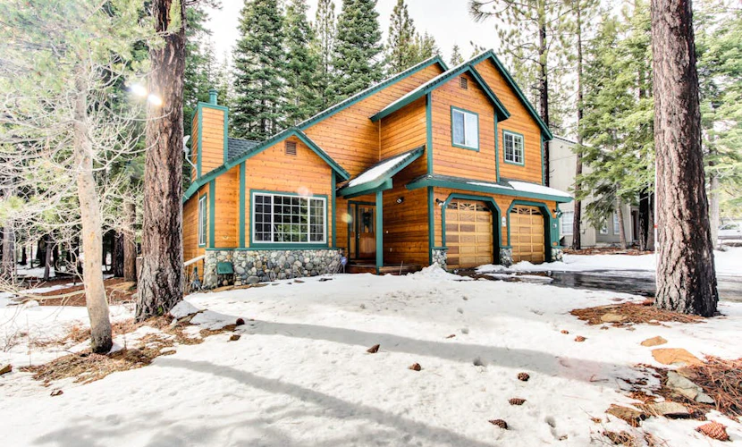 Spacious Lodge Near Donner Lake with Shared Pool & Hot Tub