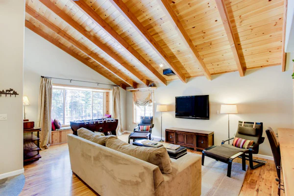 Spacious Lodge Near Donner Lake with Shared Pool & Hot Tub