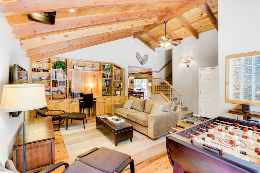 Spacious Lodge Near Donner Lake with Shared Pool & Hot Tub