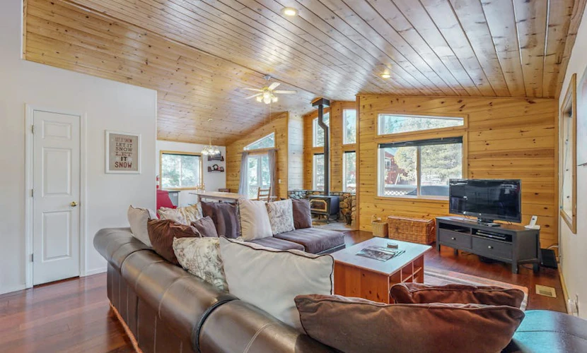 Spacious Cabin-Style Home with Mountain Views & Shared Hot Tub/Pool