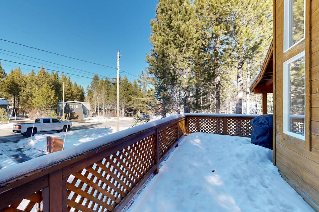 Spacious Cabin-Style Home with Mountain Views & Shared Hot Tub/Pool