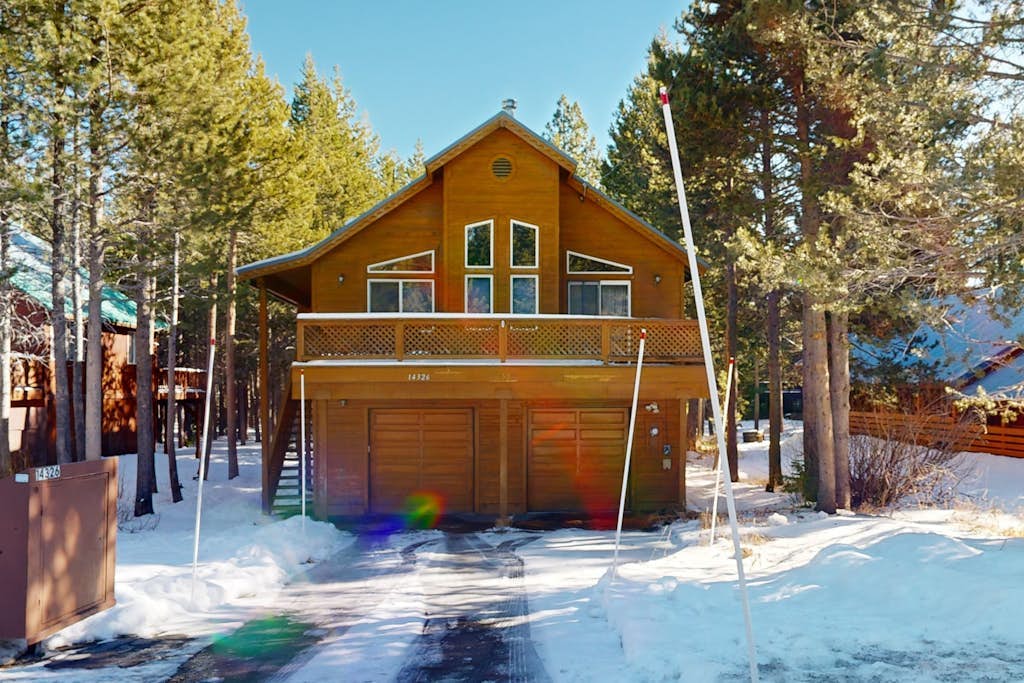 Spacious Cabin-Style Home with Mountain Views & Shared Hot Tub/Pool