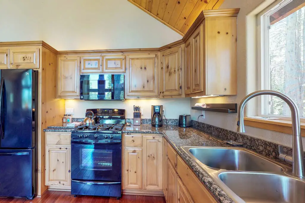 Spacious home near resorts with private hot tub, shared pool, & new furnishings