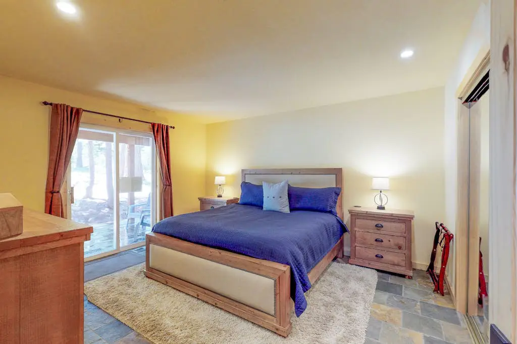 Spacious home near resorts with private hot tub, shared pool, & new furnishings