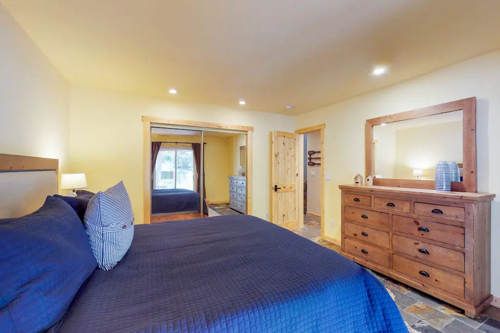 Spacious home near resorts with private hot tub, shared pool, & new furnishings