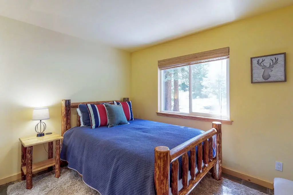 Spacious home near resorts with private hot tub, shared pool, & new furnishings