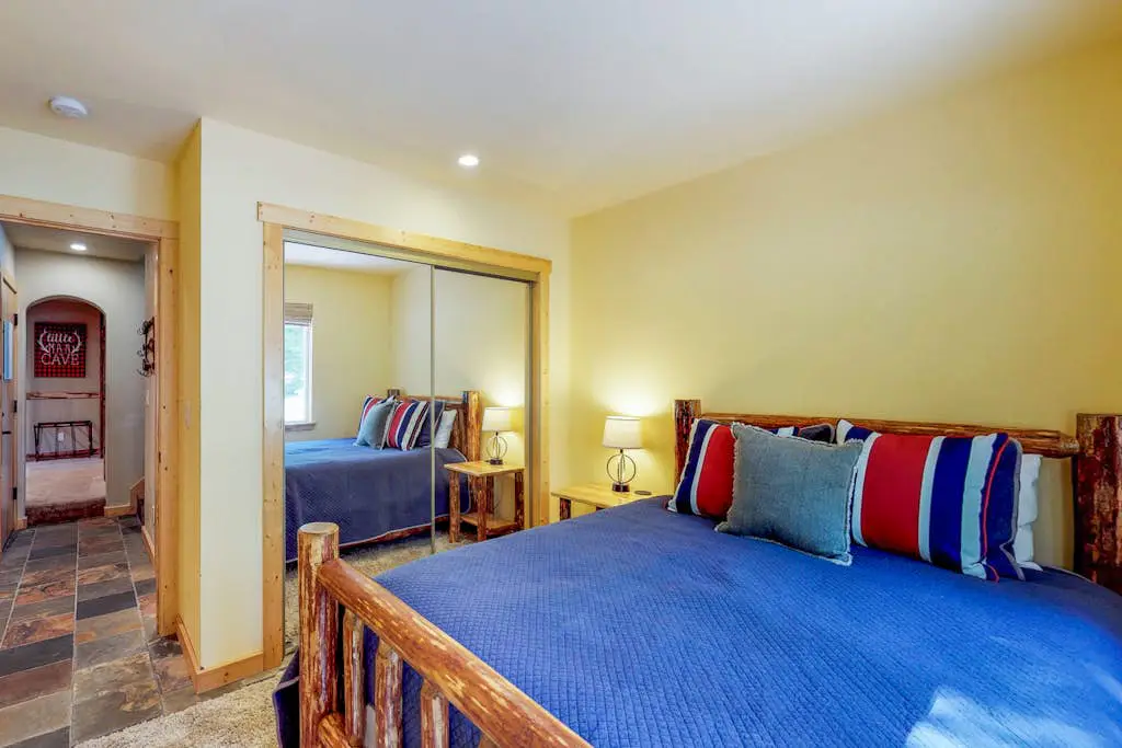Spacious home near resorts with private hot tub, shared pool, & new furnishings