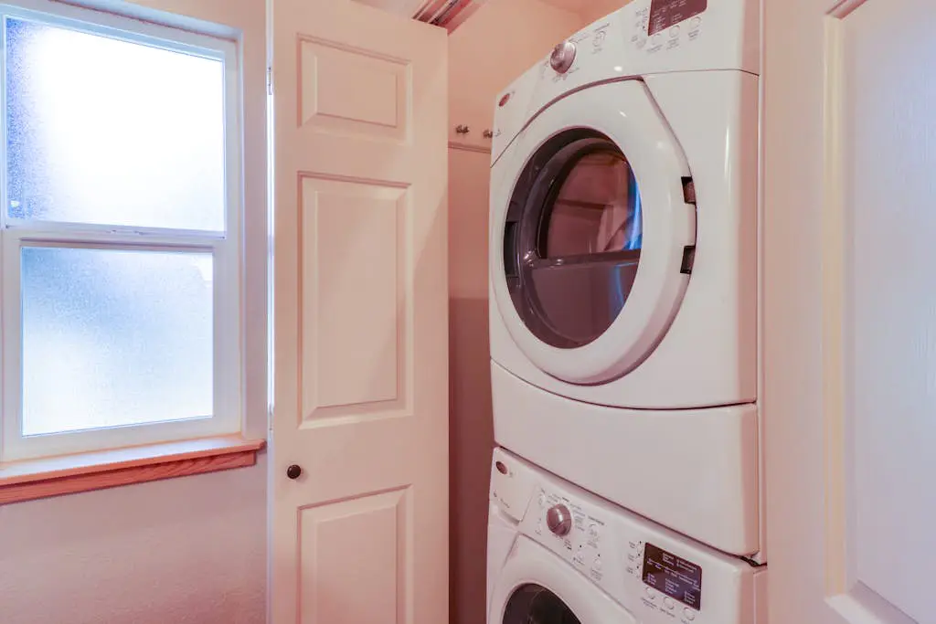 Spacious home near resorts with private hot tub, shared pool, & new furnishings