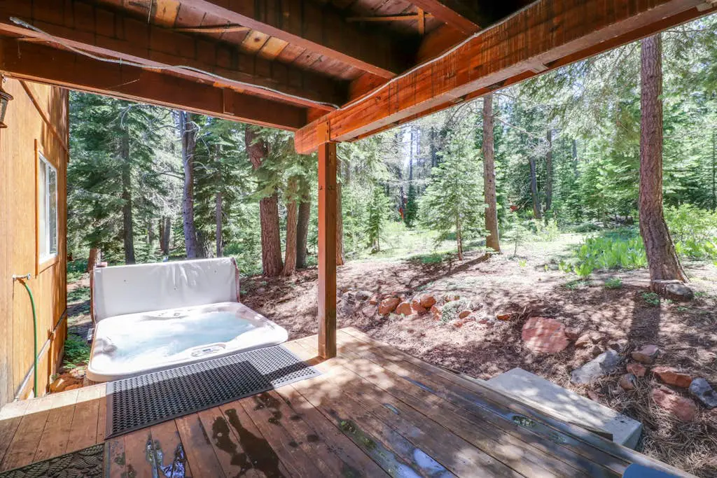 Spacious home near resorts with private hot tub, shared pool, & new furnishings