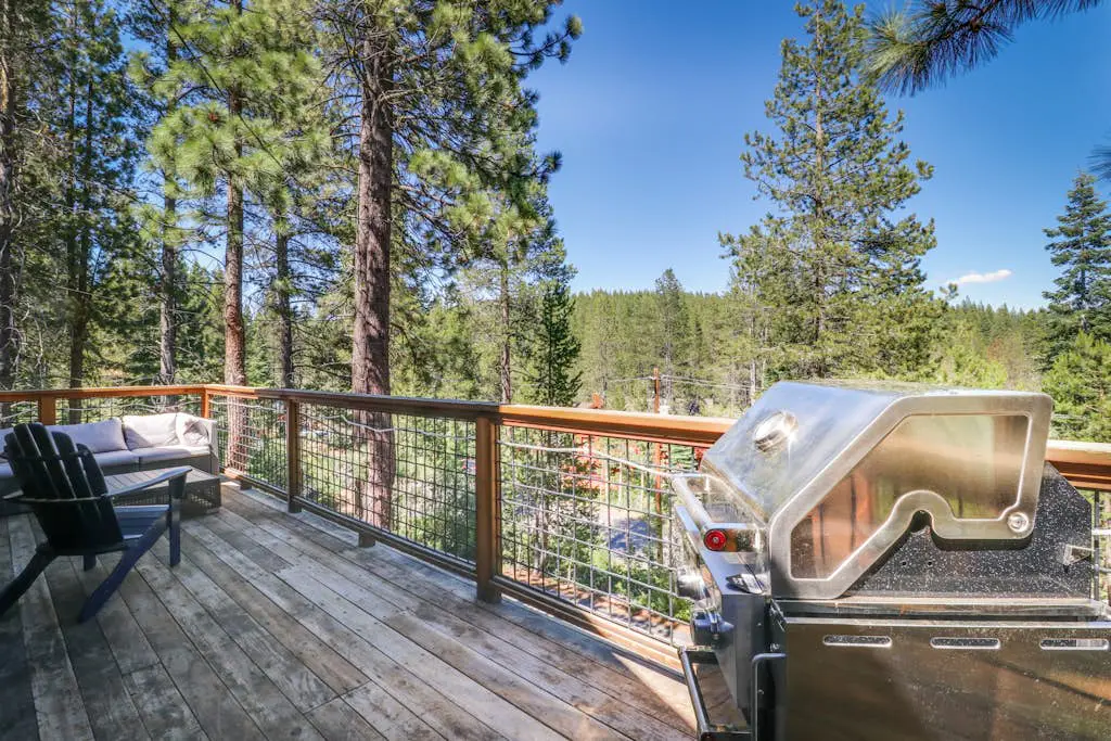 Spacious home near resorts with private hot tub, shared pool, & new furnishings