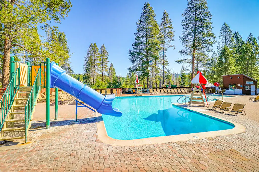 Spacious home near resorts with private hot tub, shared pool, & new furnishings