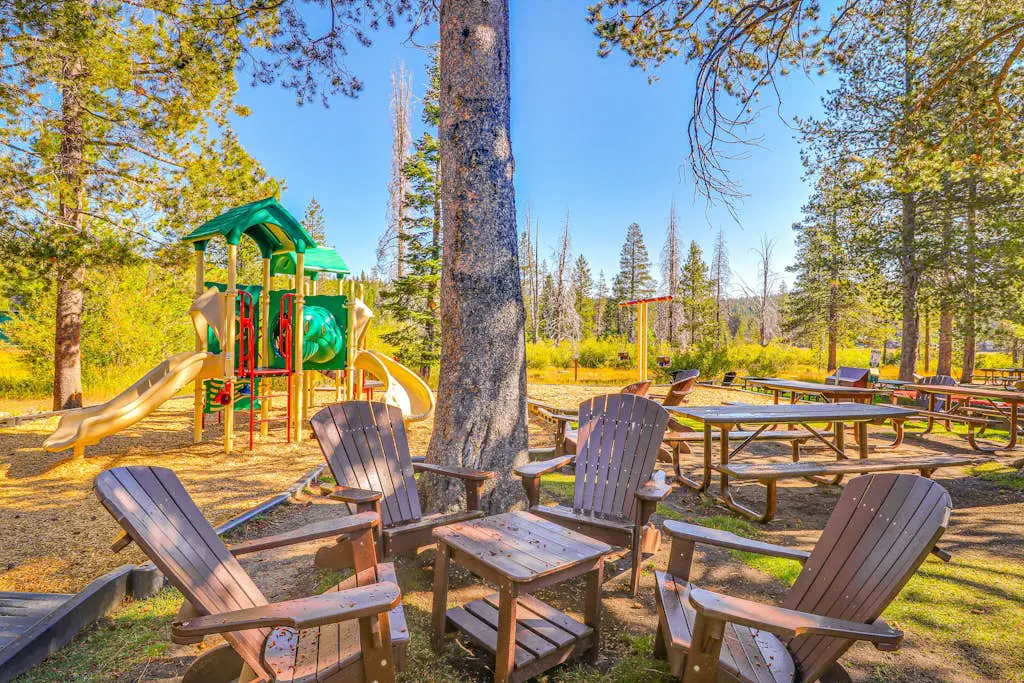 Spacious home near resorts with private hot tub, shared pool, & new furnishings