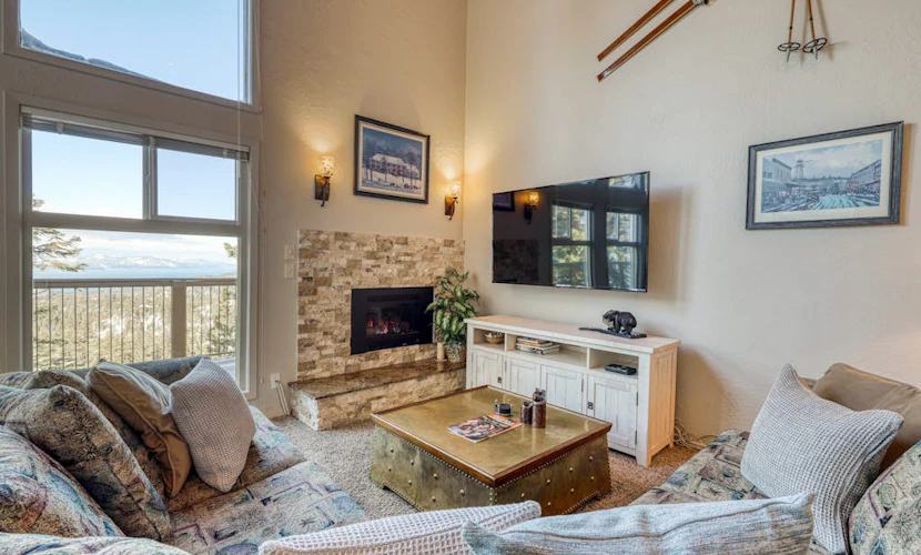Spectacular townhouse with Lake Tahoe views, sleeps 6