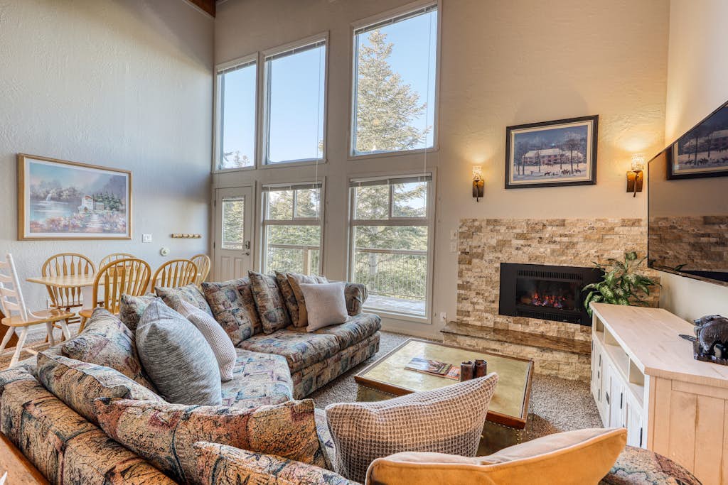 Spectacular townhouse with Lake Tahoe views, sleeps 6