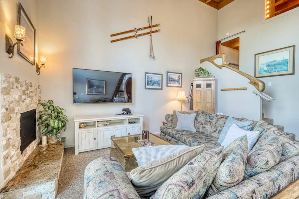 Spectacular townhouse with Lake Tahoe views, sleeps 6