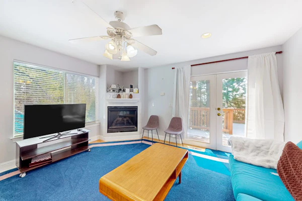 Large home among the treetops near Heavenly with hot tub & great deck