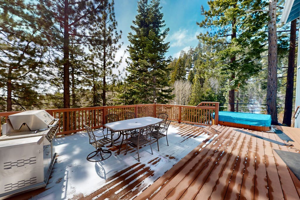 Large home among the treetops near Heavenly with hot tub & great deck