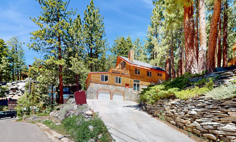 Stateline Chalet: 5BR, Panoramic Mountain Views, Dipping Pool & Dry Sauna