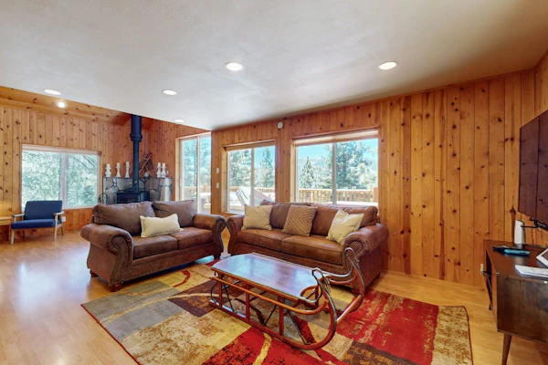 Stateline Chalet: 5BR, Panoramic Mountain Views, Dipping Pool & Dry Sauna