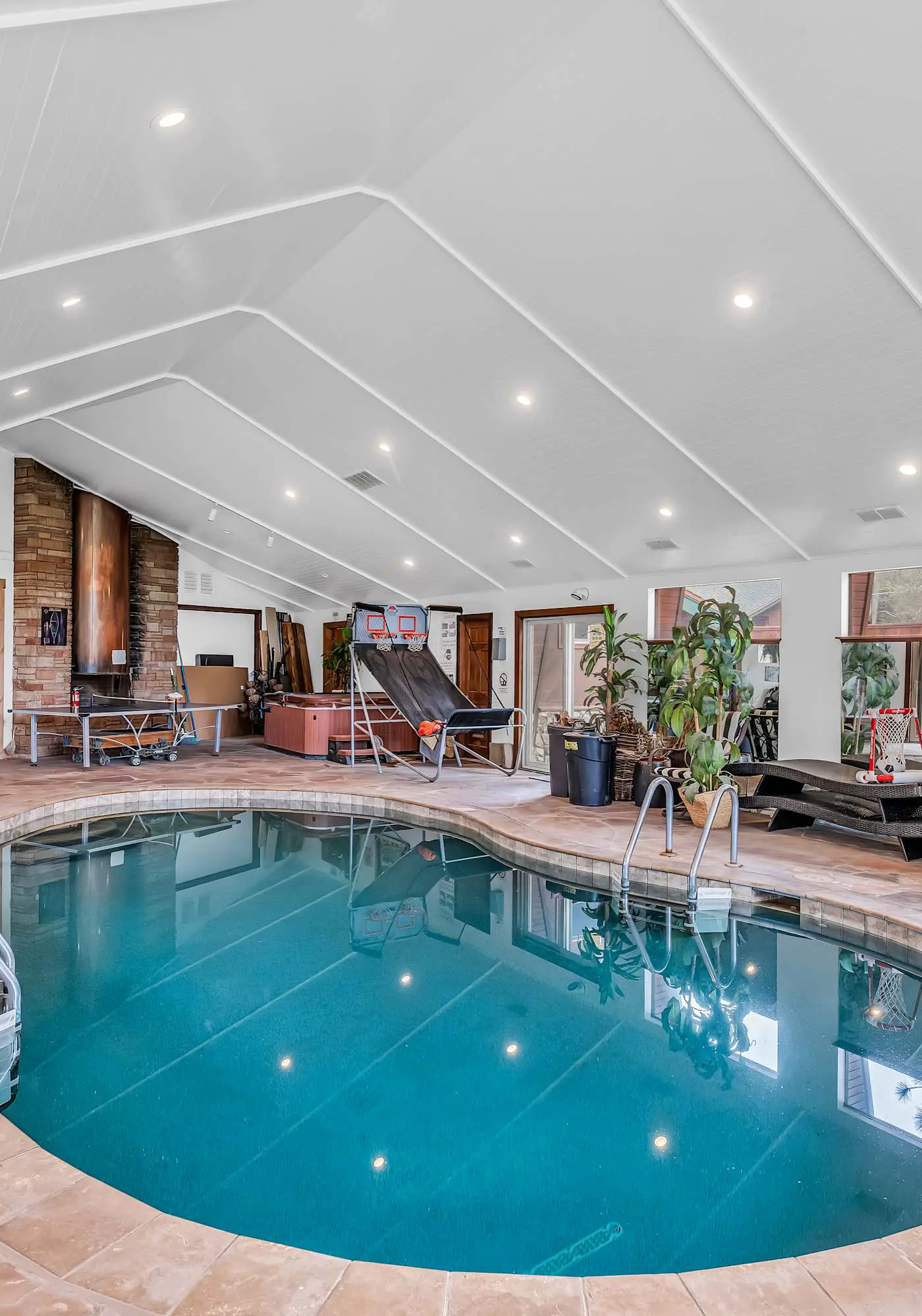 Large Luxury Estate Home on Golf Course with Private Indoor Heated Pool, Spa, Sauna
