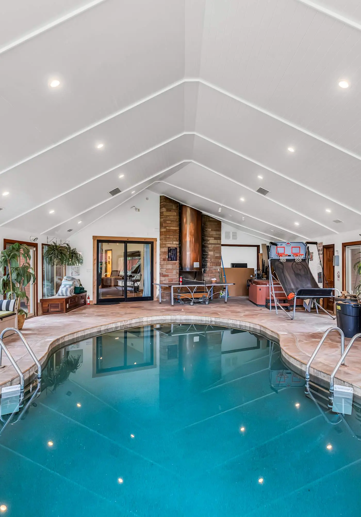 Large Luxury Estate Home on Golf Course with Private Indoor Heated Pool, Spa, Sauna