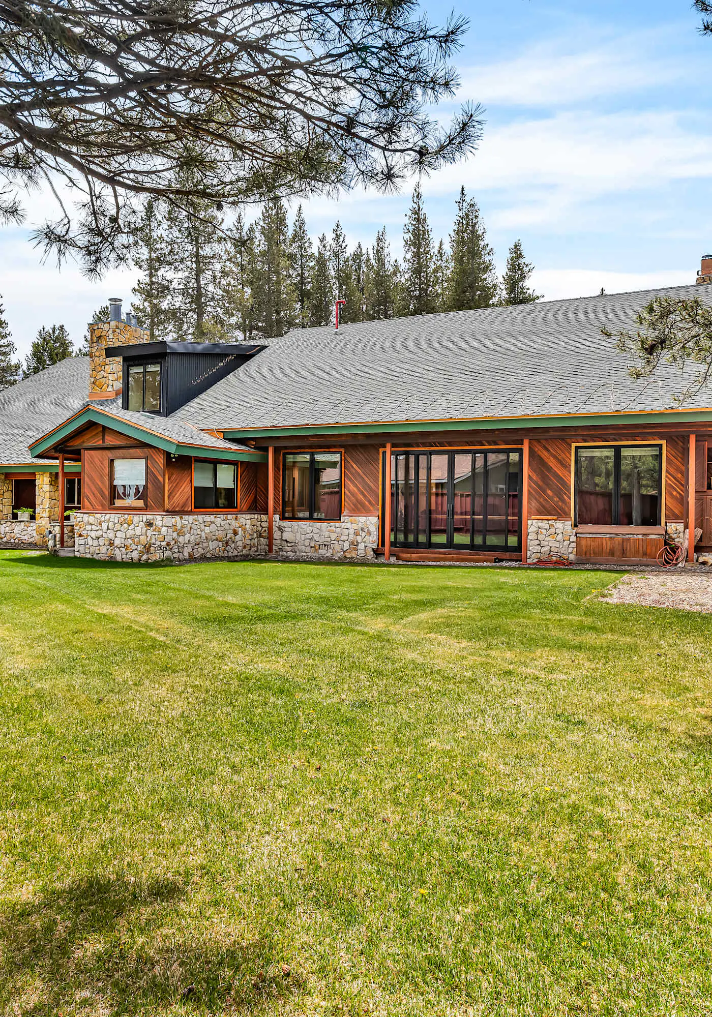 Large Luxury Estate Home on Golf Course with Private Indoor Heated Pool, Spa, Sauna