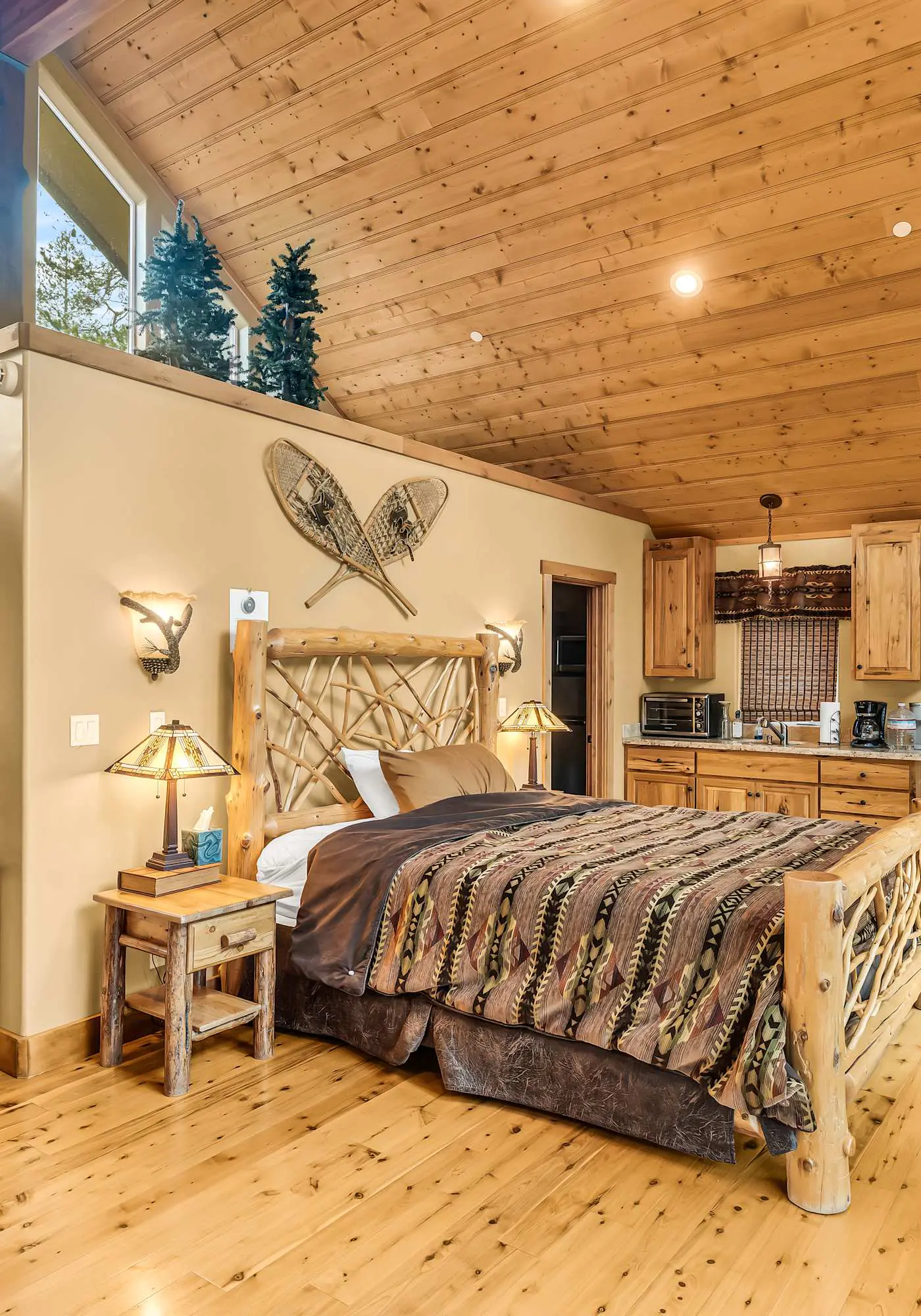 Large Luxury Estate Home on Golf Course with Private Indoor Heated Pool, Spa, Sauna