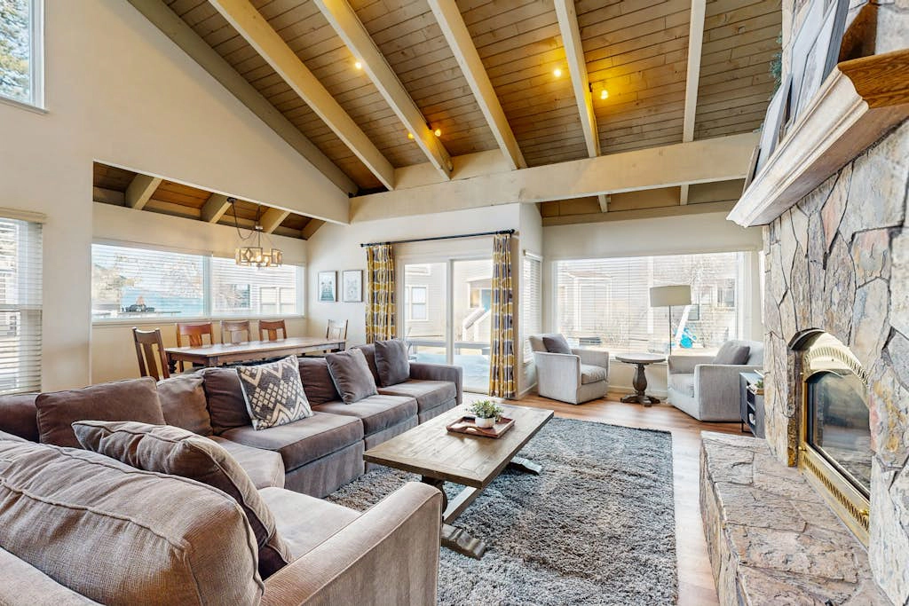 Serene townhome with homey ambience, lazy days on the beach, and many amenities
