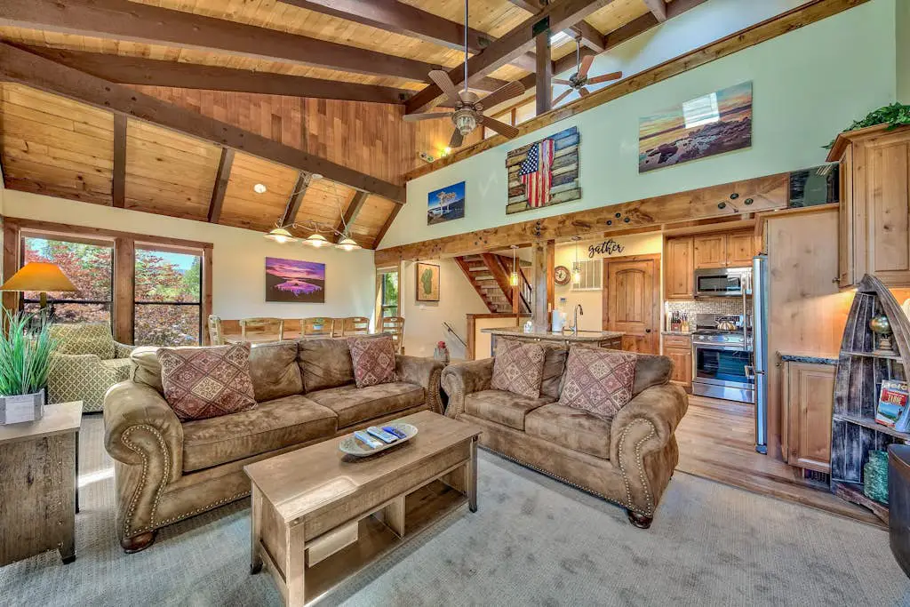 Luxurious Lakeland Village home with modern amenities and close to lake