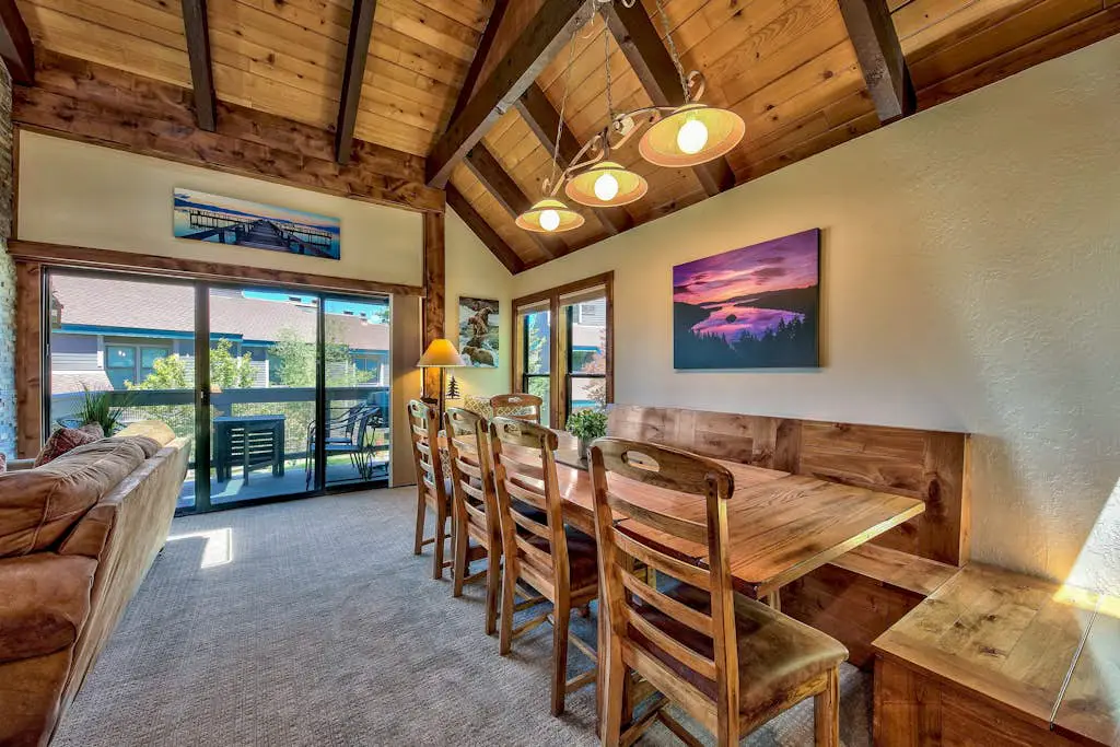 Luxurious Lakeland Village home with modern amenities and close to lake