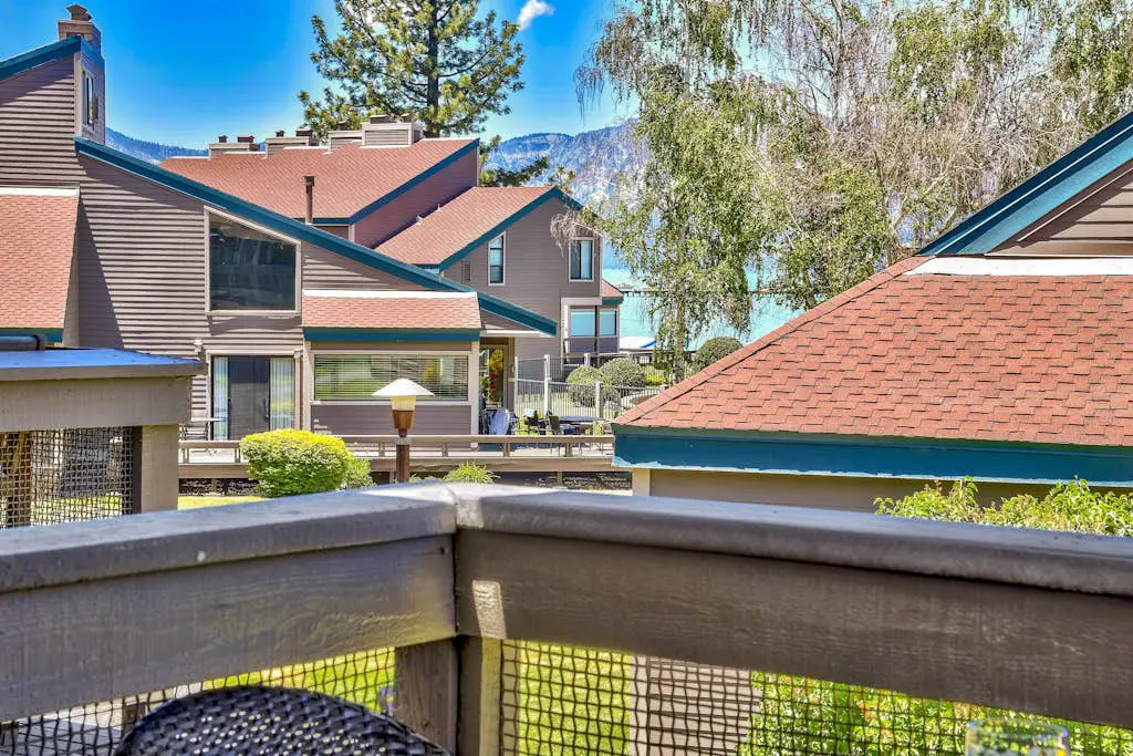 Luxurious Lakeland Village home with modern amenities and close to lake