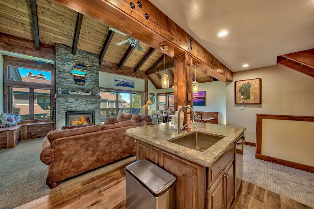 Luxurious Lakeland Village home with modern amenities and close to lake