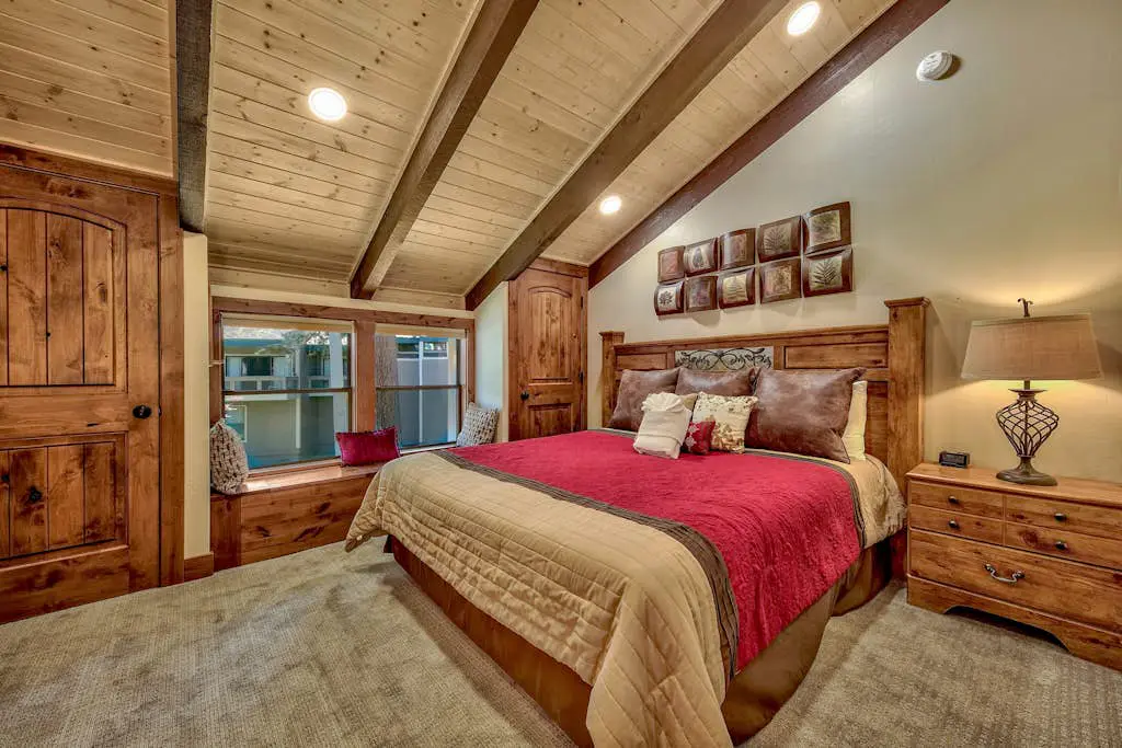Luxurious Lakeland Village home with modern amenities and close to lake