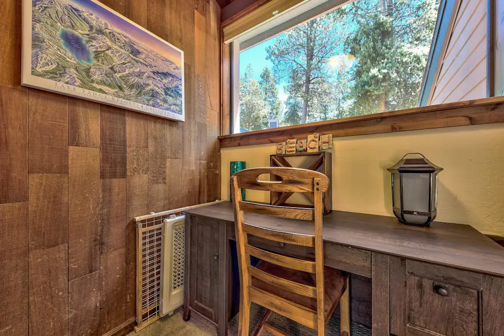 Luxurious Lakeland Village home with modern amenities and close to lake