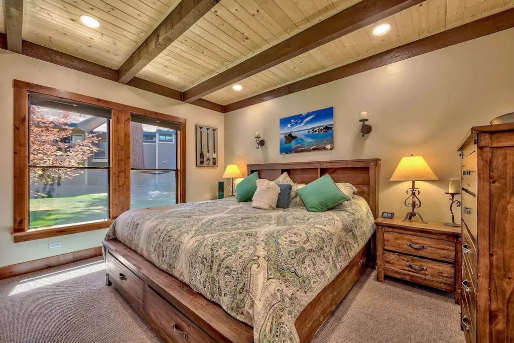 Luxurious Lakeland Village home with modern amenities and close to lake