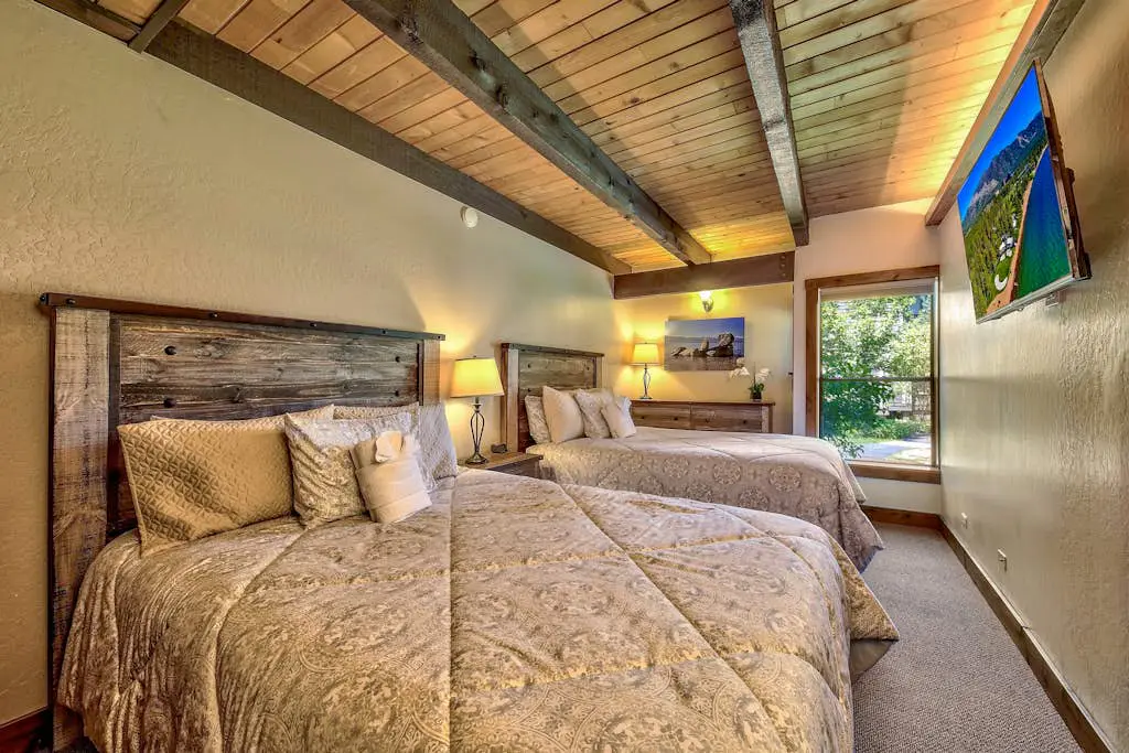 Luxurious Lakeland Village home with modern amenities and close to lake