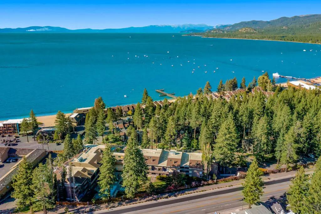 Luxurious Lakeland Village home with modern amenities and close to lake