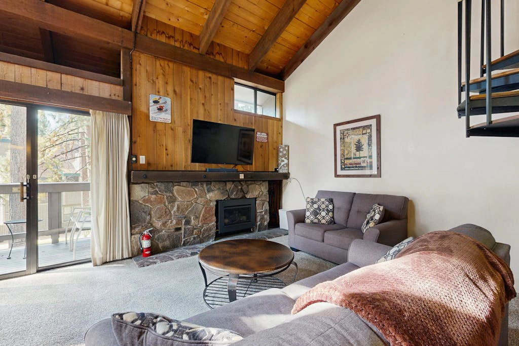 Beautiful Condo with private beach access, shared pools & hot tubs