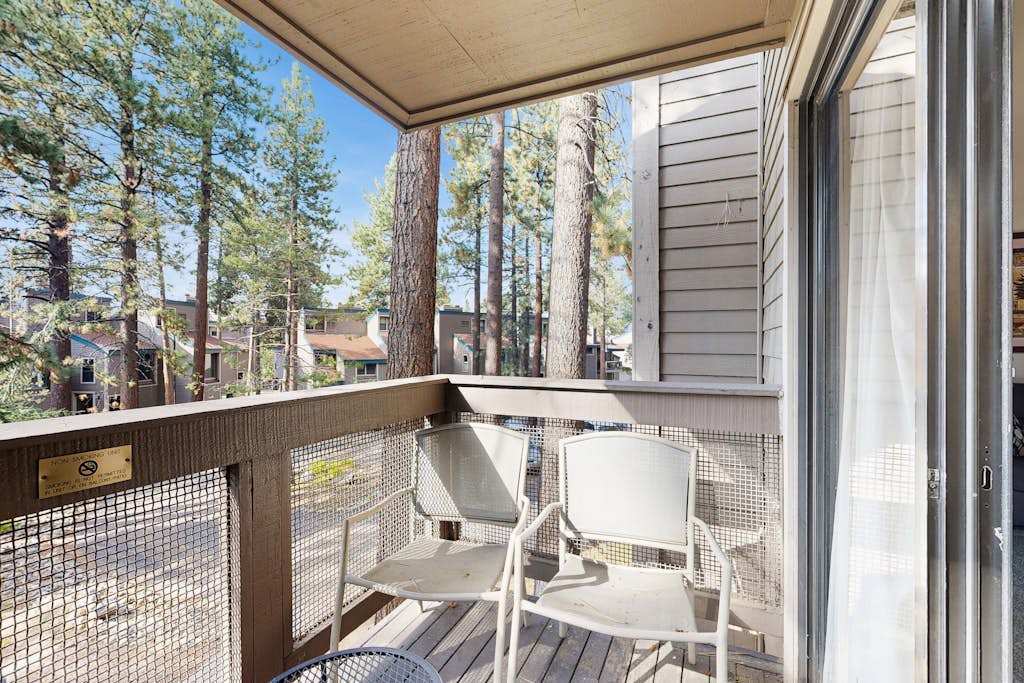 Beautiful Condo with private beach access, shared pools & hot tubs
