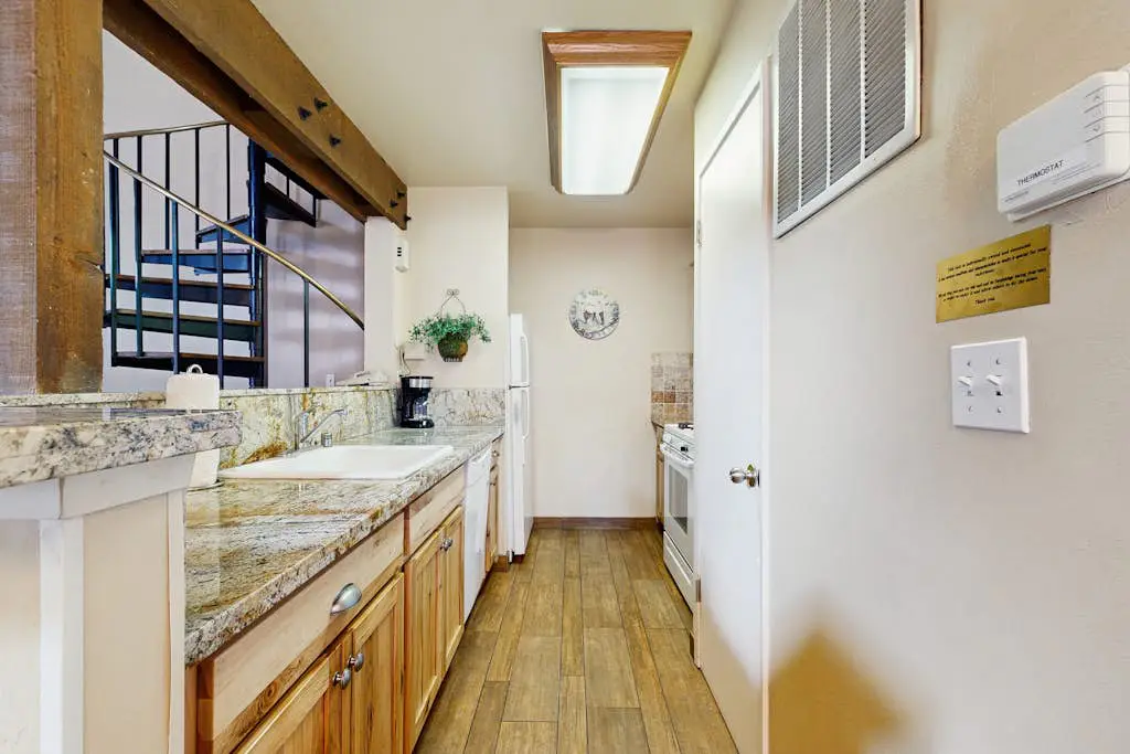 Beautiful Condo with private beach access, shared pools & hot tubs