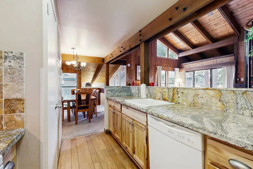 Beautiful Condo with private beach access, shared pools & hot tubs