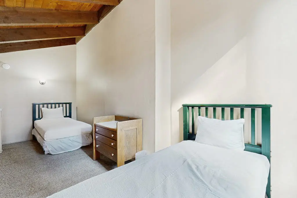 Beautiful Condo with private beach access, shared pools & hot tubs