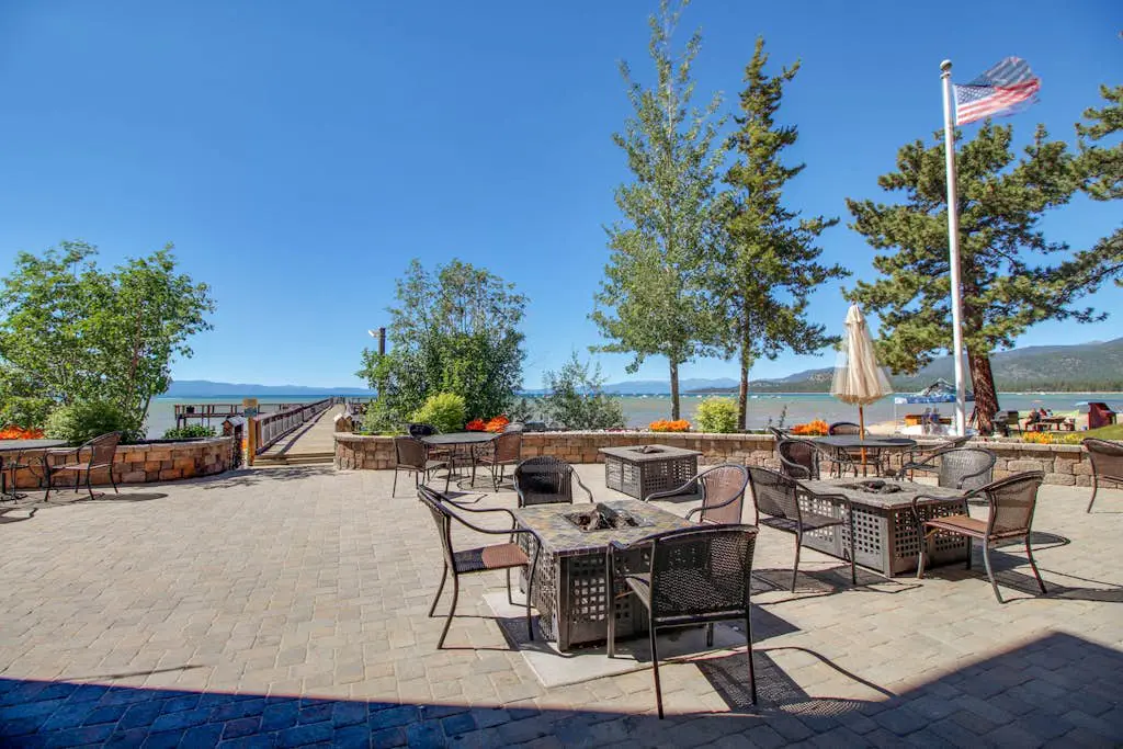 Beautiful Condo with private beach access, shared pools & hot tubs