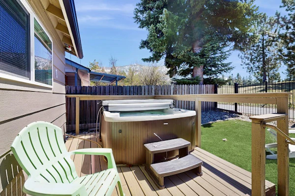 Edgewood Retreat | Hot Tub, Golf Course Views & Walk to Stateline