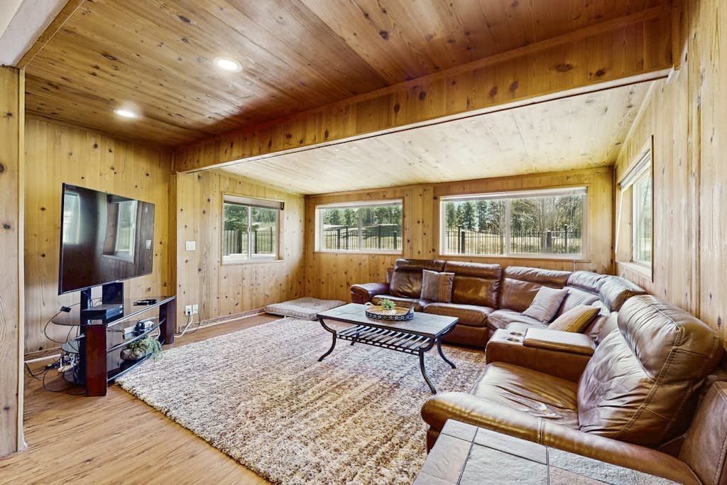 Edgewood Retreat | Hot Tub, Golf Course Views & Walk to Stateline