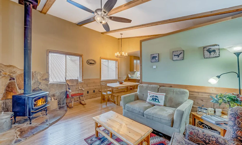 Charming cabin a mile from Heavenly's Boulder Lodge