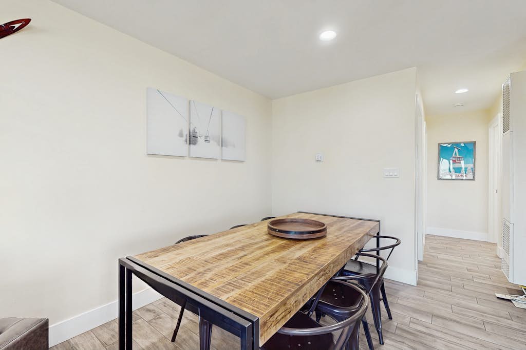 Dog-friendly mountain condo with washer/dryer, sleeps 2