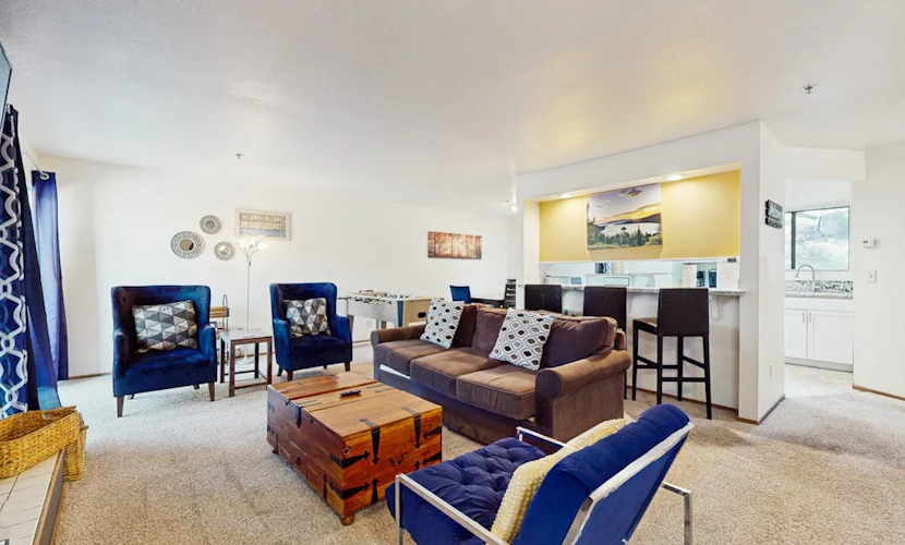 Perfect retreat perched near the slopes with two balconies & foosball, sleeps 4